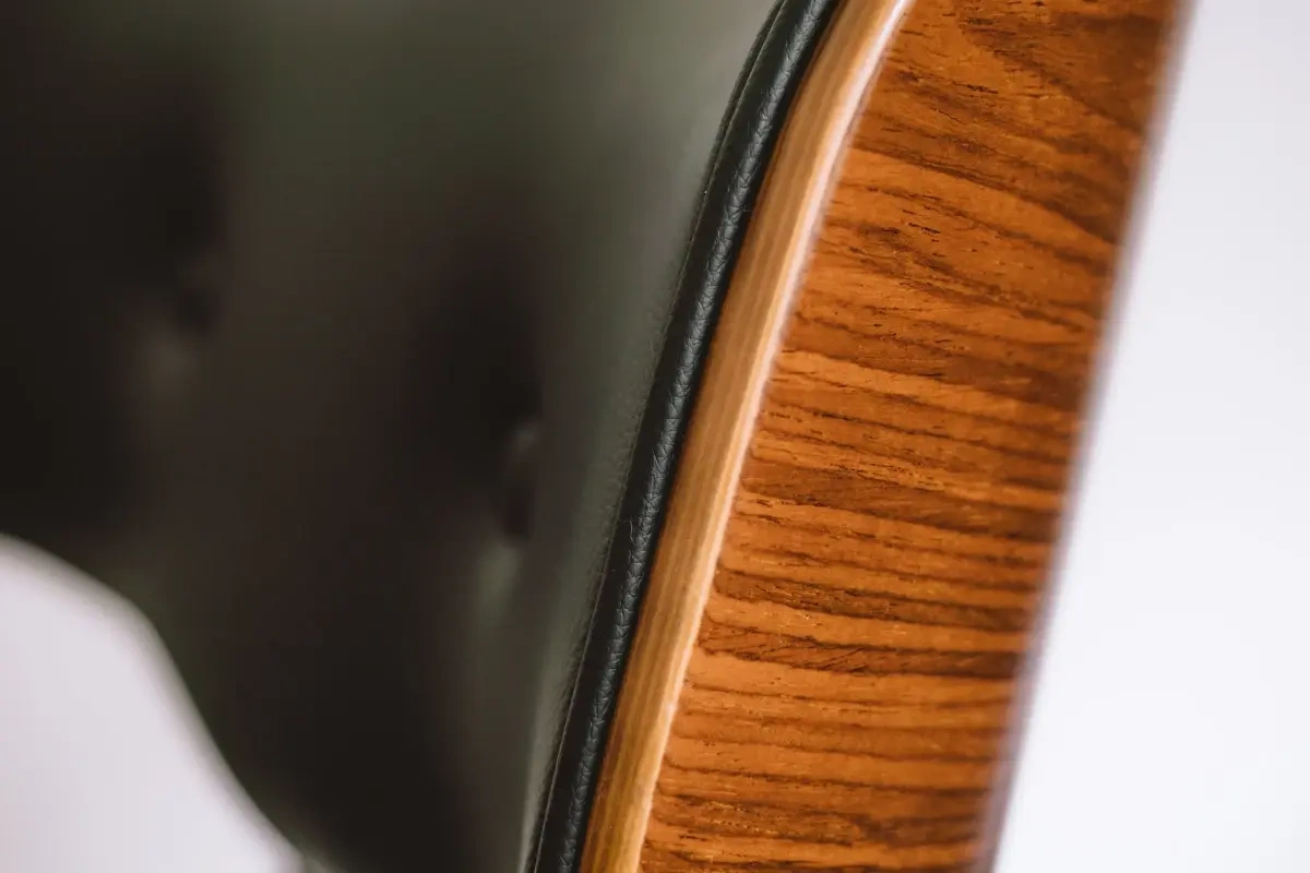 Introduktion til Lille Petra - en designklassiker i valnøddetræ